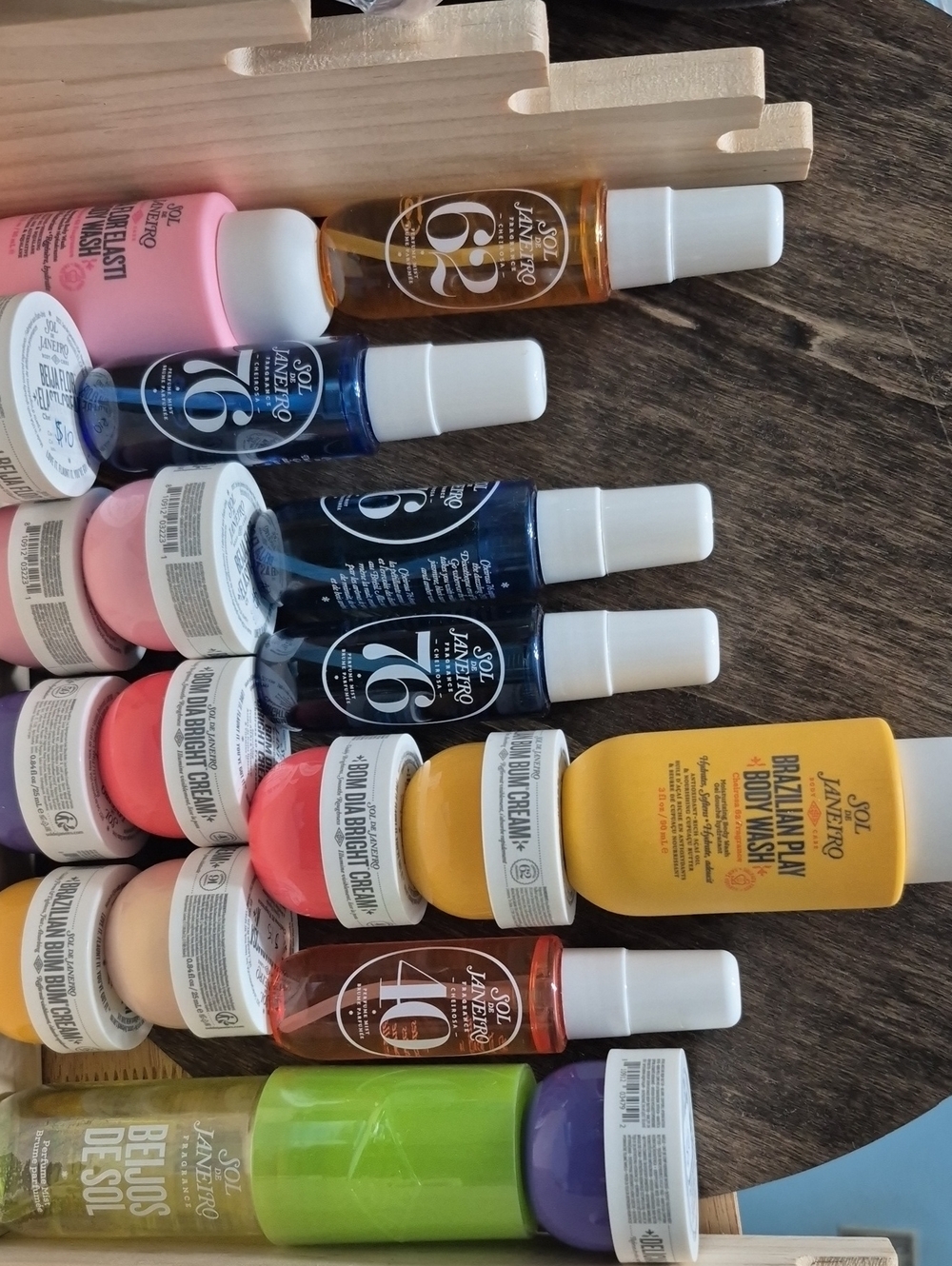 Sol de Janeiro Yellow Brazilian Body Wash with Multicolor Bath Collection
